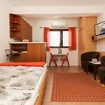 Centar 1 Private With Ensuite And Kitchenette * ספליט