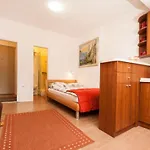 Centar 1 Private With Ensuite And Kitchenette דירה