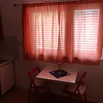 Centar 1 Private With Ensuite And Kitchenette דירה