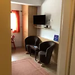 Centar 1 Private With Ensuite And Kitchenette דירה *