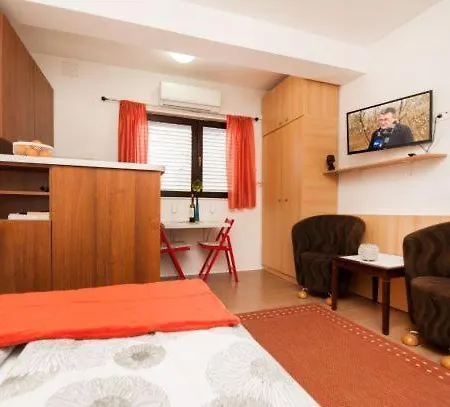 Centar 1 Private With Ensuite And Kitchenette Split