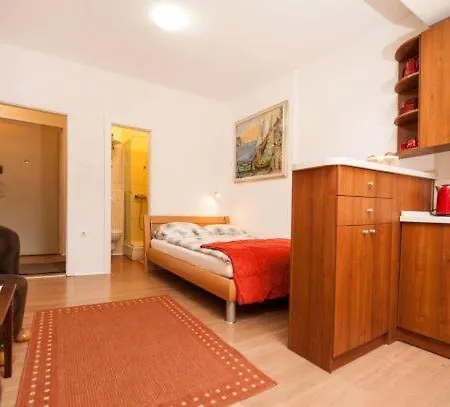 Centar 1 Private With Ensuite And Kitchenette Apartment