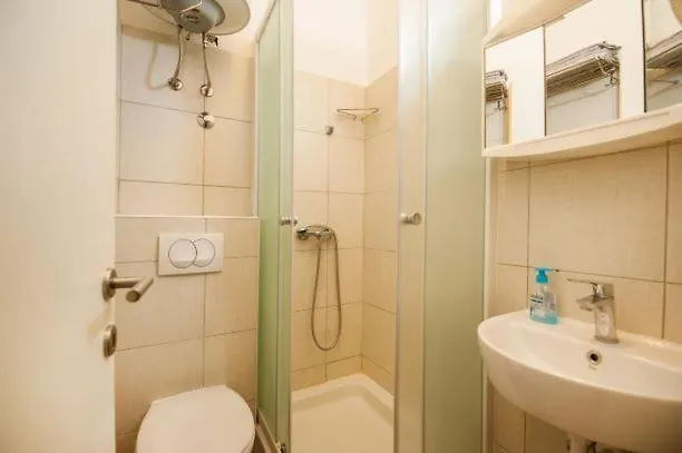 Apartman Centar 1 Private With Ensuite And Kitchenette