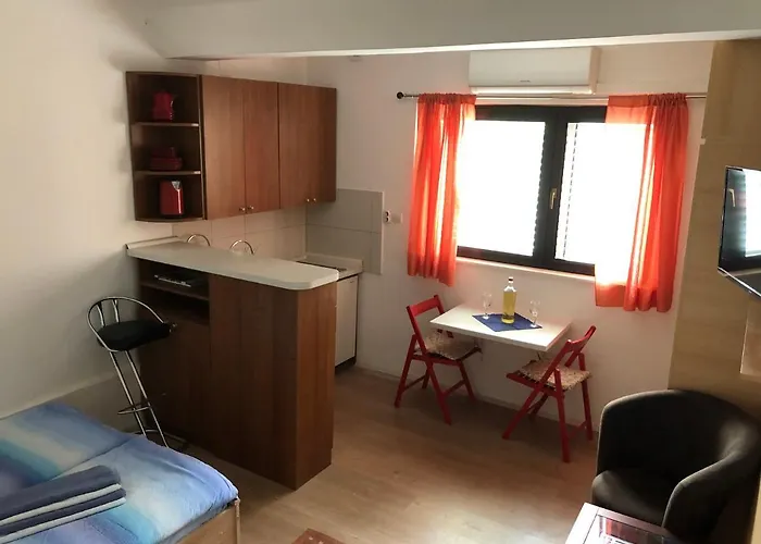 Apartman Centar 1 Private With Ensuite And Kitchenette *