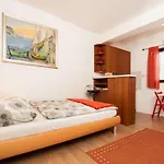 Centar 1 Private With Ensuite And Kitchenette アパート スプリト